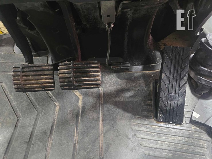 2021-caterpillar-416-image-23