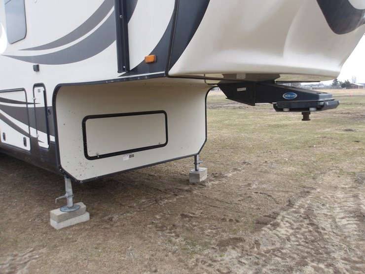 #7364-•-2015-jayco-pinnacle-fifth-wheel-camper-image-3