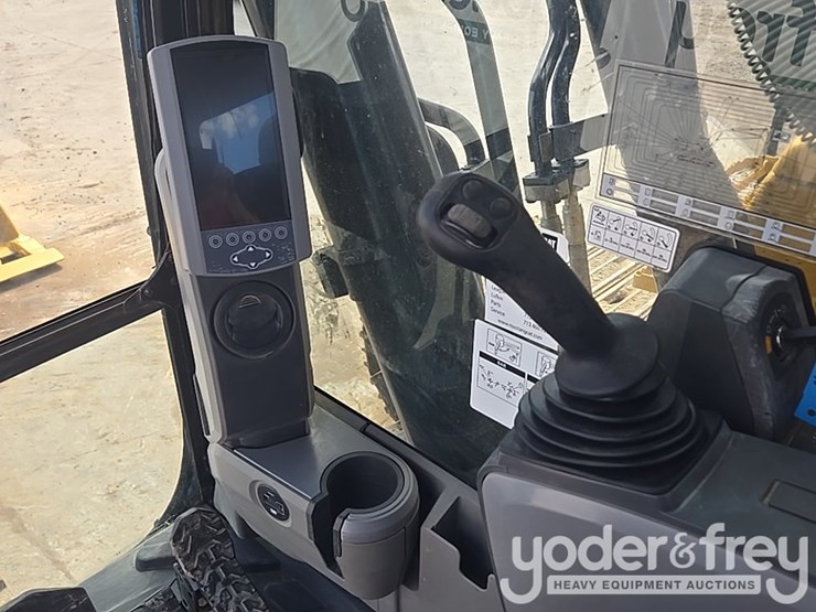 2017-caterpillar-336fl-image-68