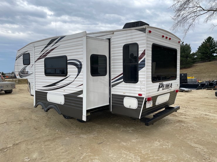 #201-•-2014-palomino-puma-253-fbs-27'-fifth-wheel-camper-(has-wi-title)-image-5