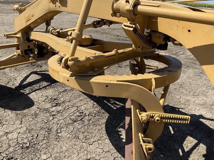 caterpillar-16-image-16