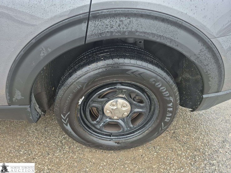 2020-ford-explorer-image-22