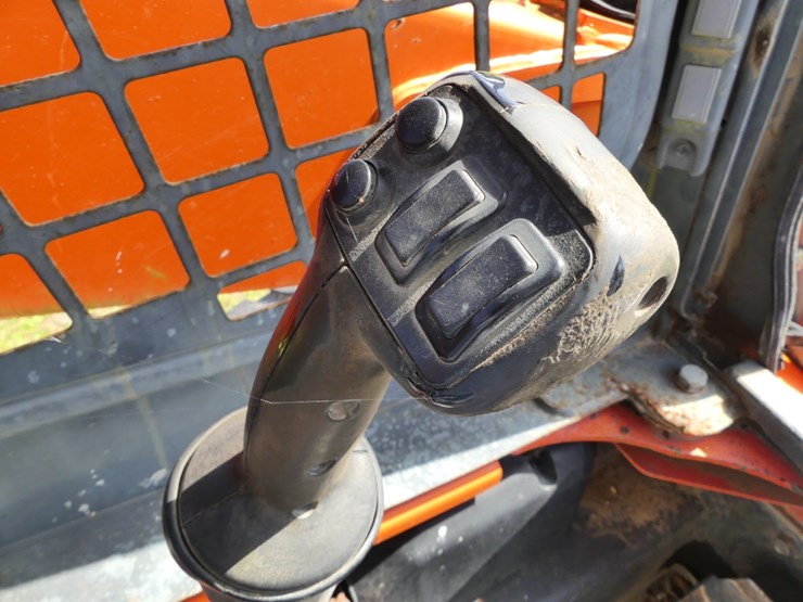 kubota-ssv75-image-13