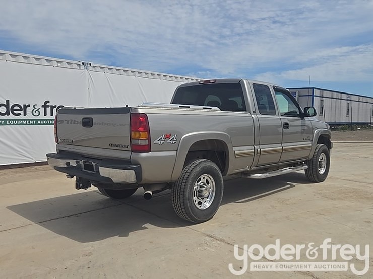 2002-chevrolet-silverado-2500hd-image-5