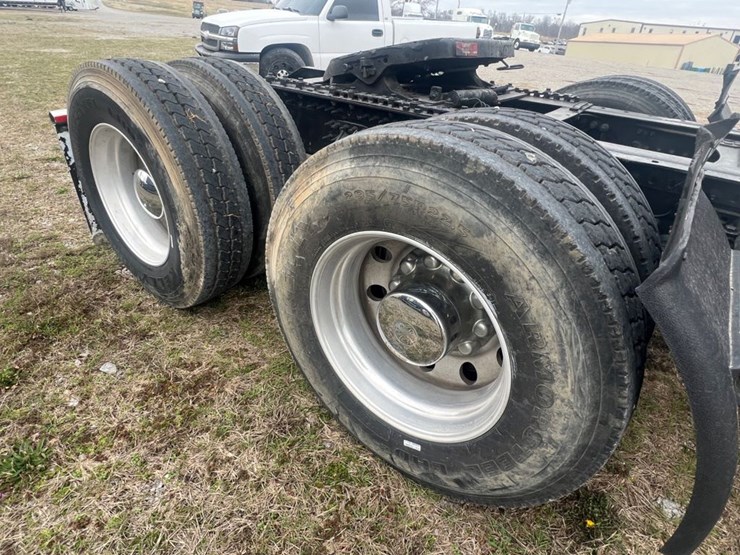 #31955-•-2012-volvo-vnl-tandem-axle-truck-tractor-image-18