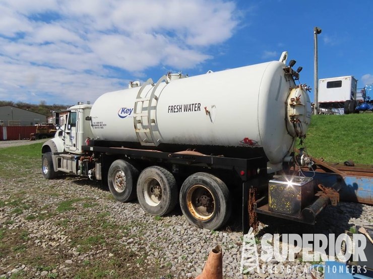 (x)-(6-5)-2015-mack-gu713-3-axle-vac-truck-w/-day...-image-3