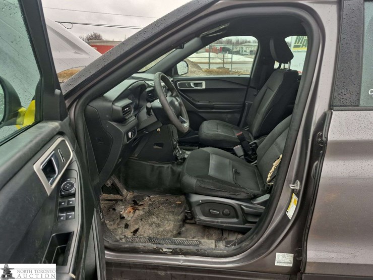 2020-ford-explorer-image-11