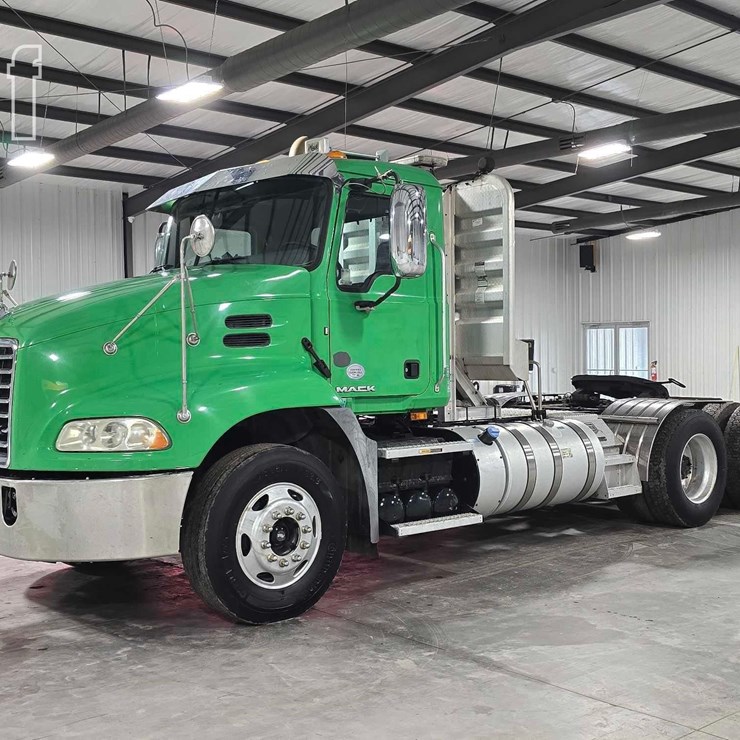 2017 MACK PINNACLE CXU613