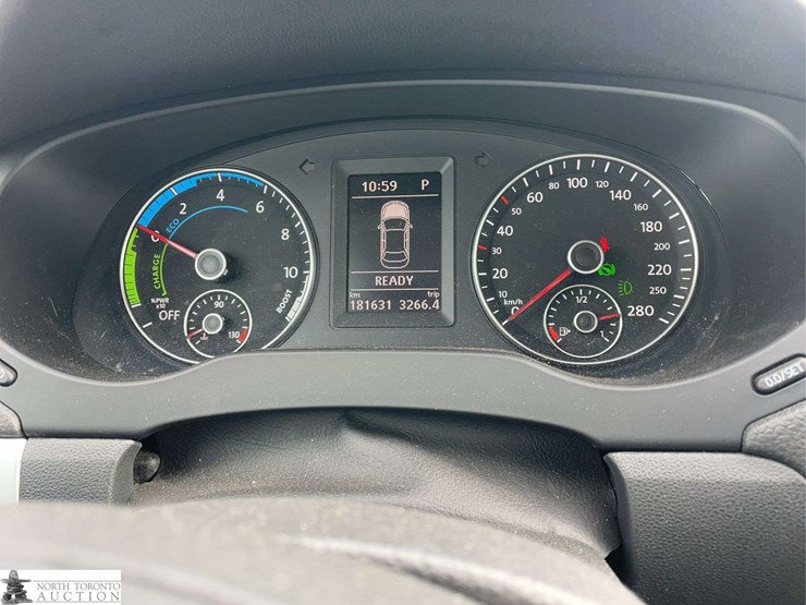 2013-volkswagen-jetta-hybrid-trendline-4dr-sedan-image-12