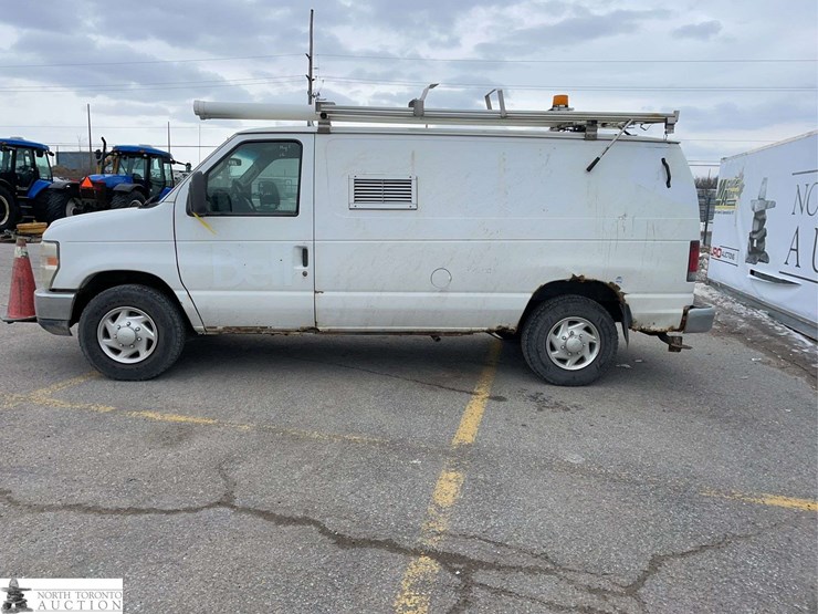 2012-ford-cargo-image-8