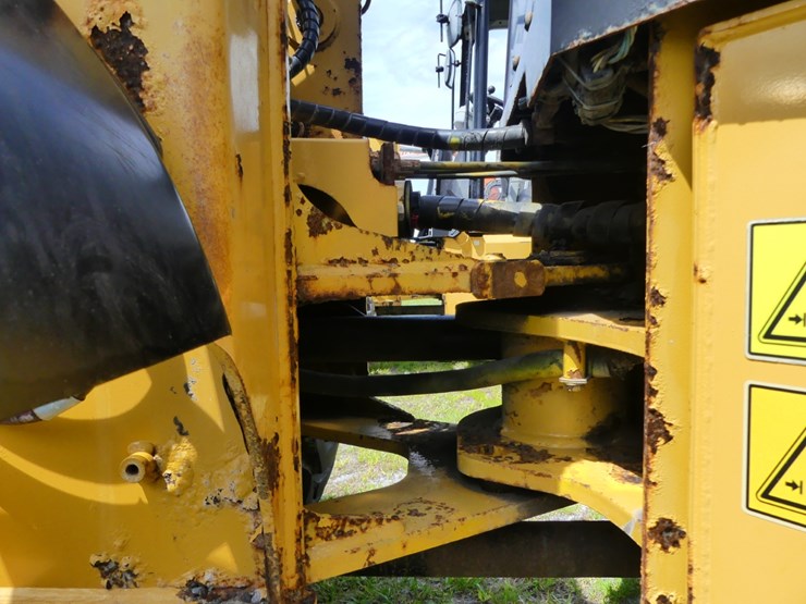 2015-caterpillar-903c-image-9