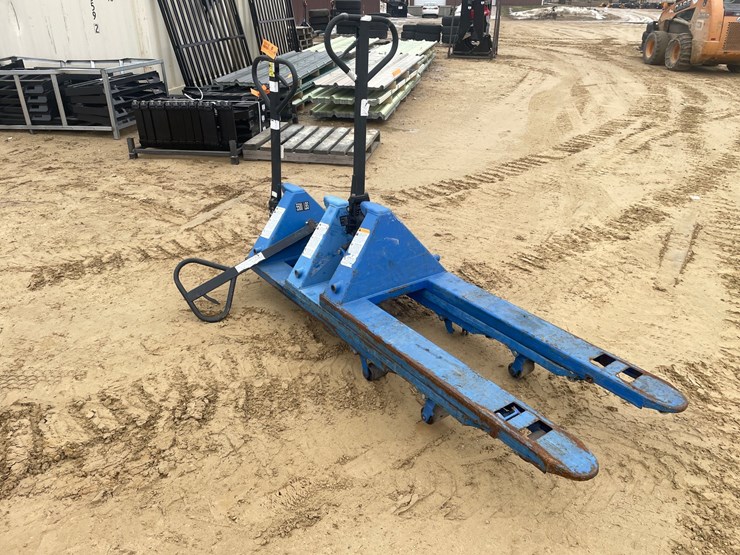 #3919-•-(3)-lift-rite-5,500-lbs.-pallet-jacks-image-3