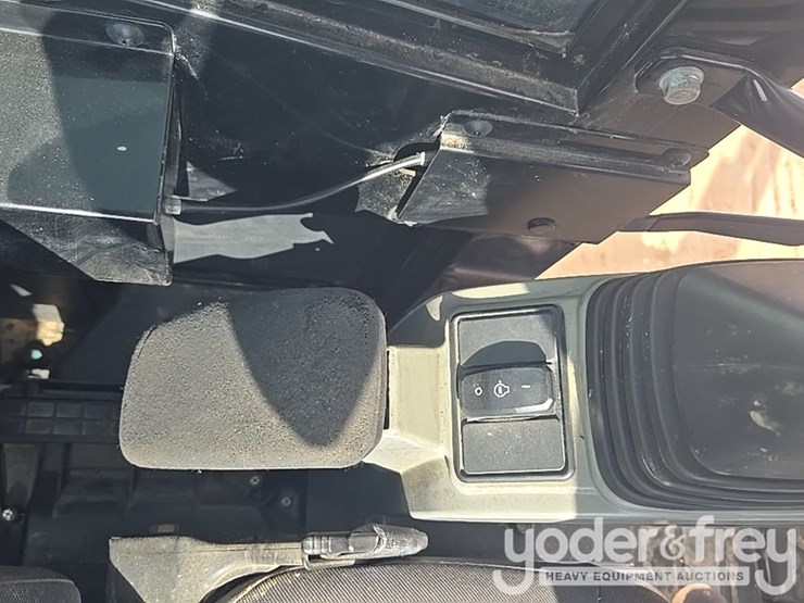 2018-caterpillar-305.5-image-91