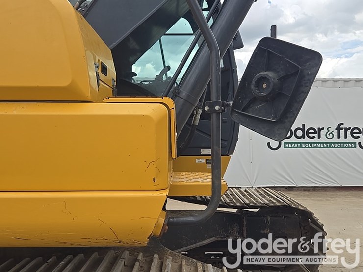 2017-deere-210g-lc-image-113