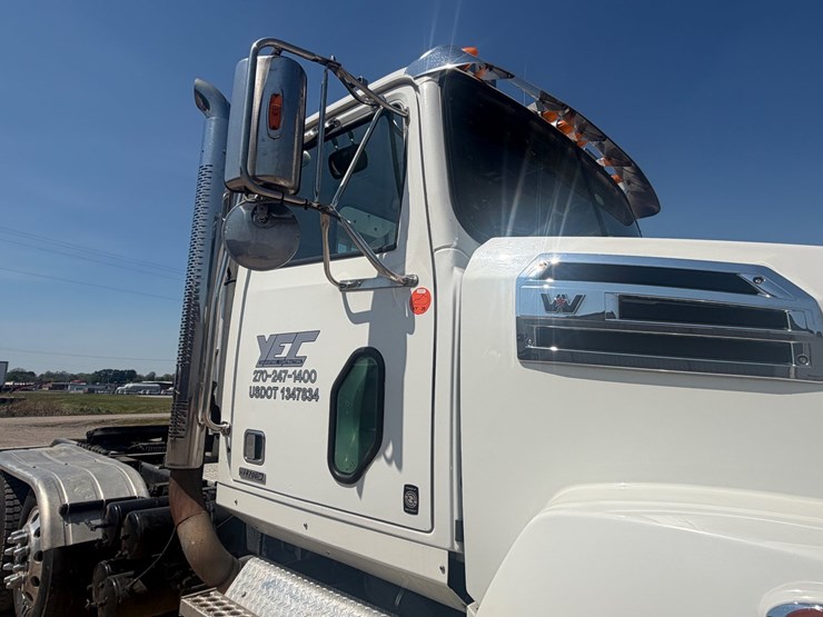 2016-western-star-4700-image-10