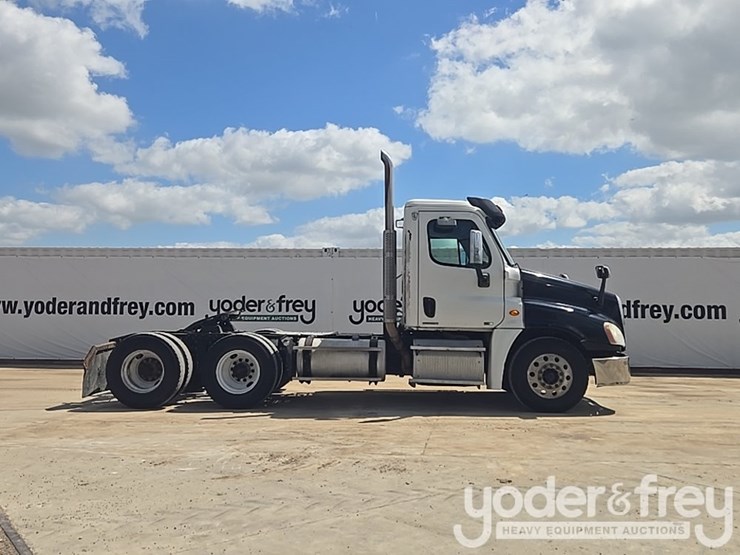 2011-freightliner-cascadia-125-image-6
