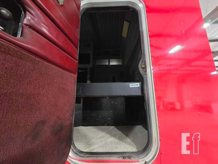 2002-peterbilt-378-image-22