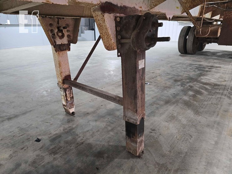 40-foot-vacuum-tank-trailer-image-16