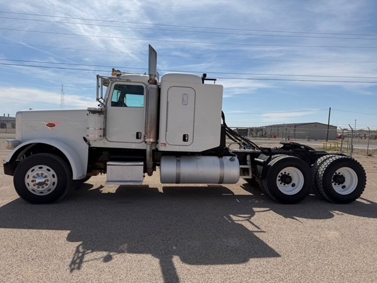 2009-peterbilt-388-image-14