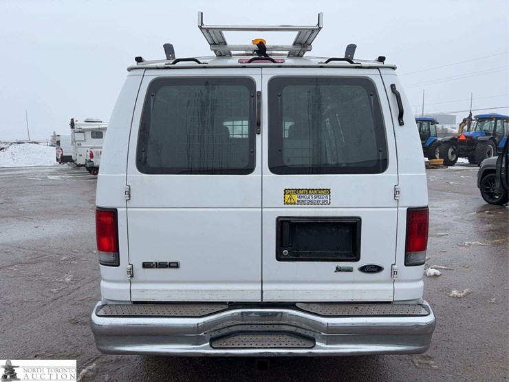 2011-ford-cargo-image-6