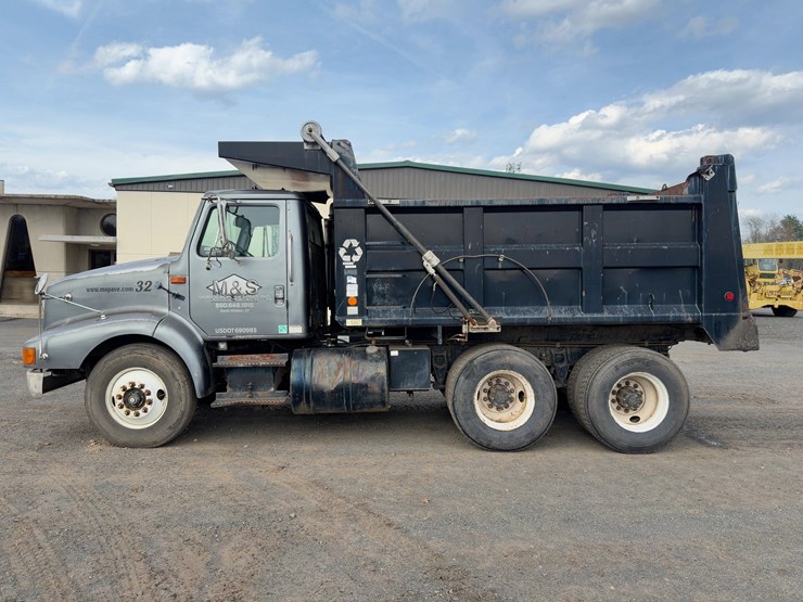 1994-international-8200-image-2