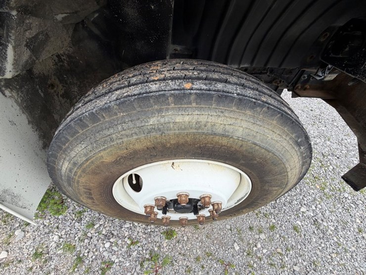 2004-international-durastar-4300-image-11