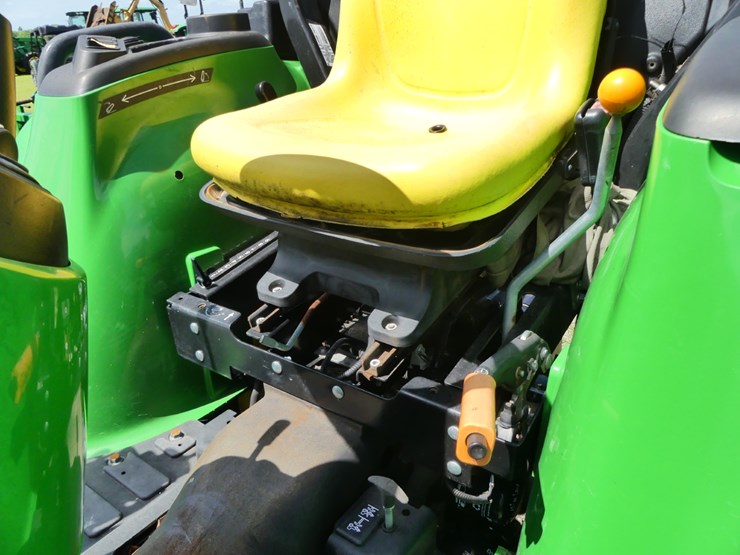 2021-john-deere-3025e-image-11