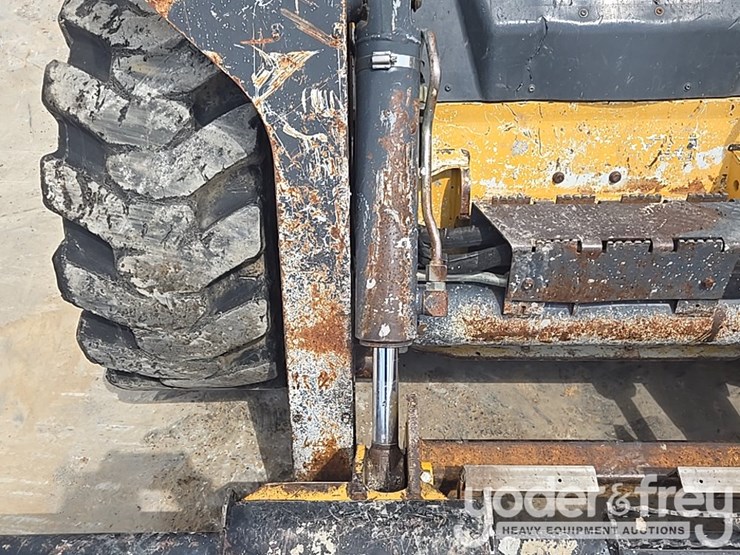 2011-deere-328d-image-20