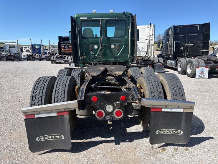 #31953-•-2013-freightliner-tandem-axle-truck-tractor-image-6