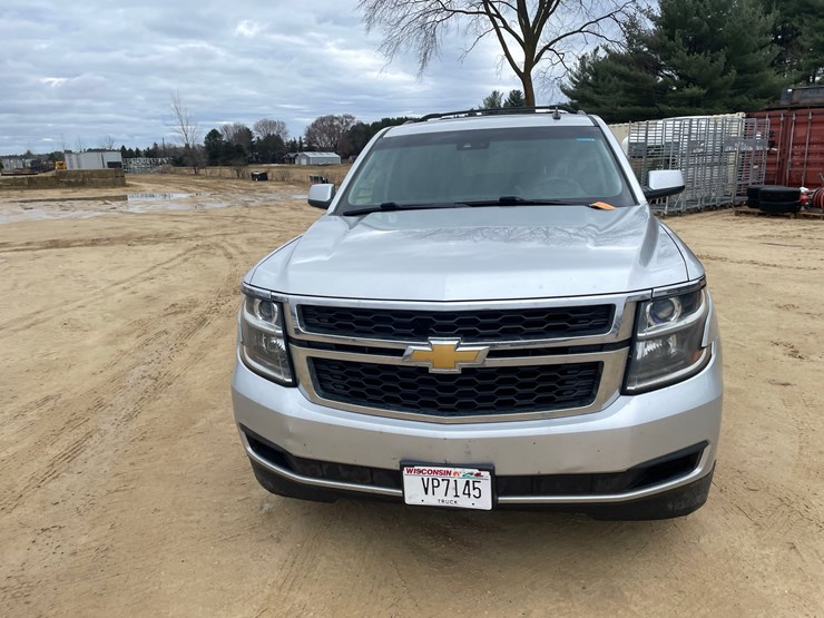 2015-chevrolet-suburban-image-2