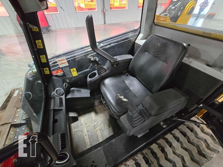 2021-jcb-3ts-8t-image-14