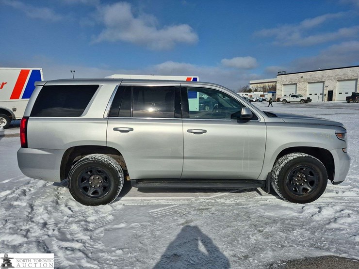 2017-chevrolet-tahoe-image-4