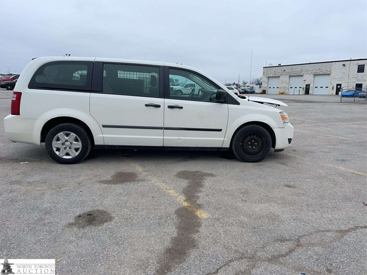 2010-dodge-grand-caravan-image-4