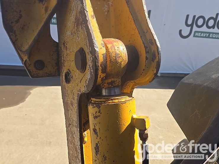 2010-deere-310sj-image-37