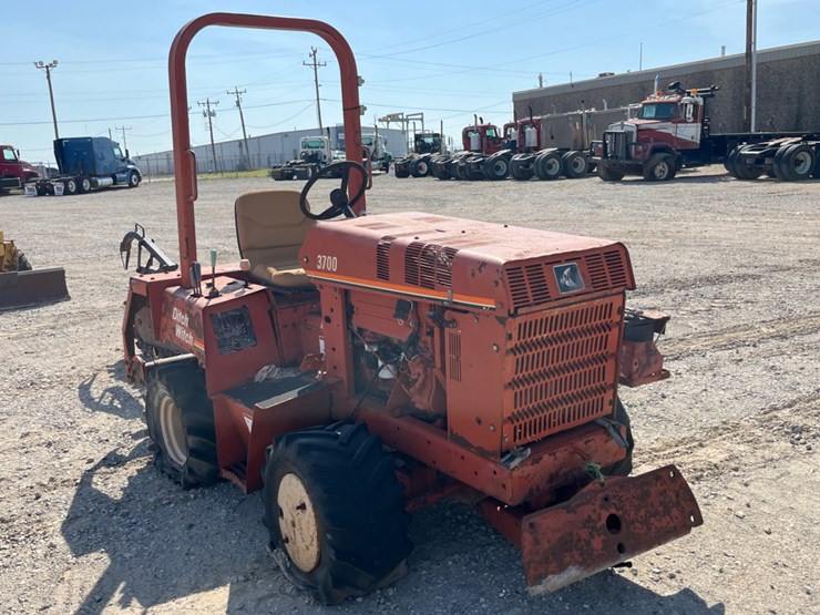 ditch-witch-3700-image-3