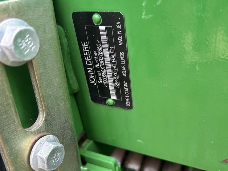 2011-john-deere-568-image-21