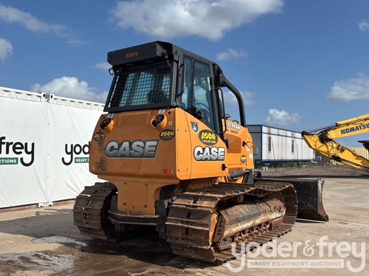 2016-case-750m-image-5