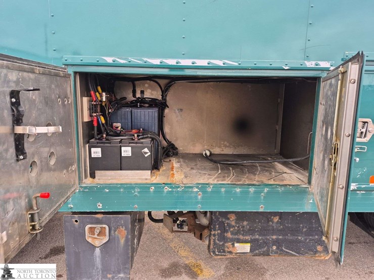 2016-isuzu-nqr-image-26