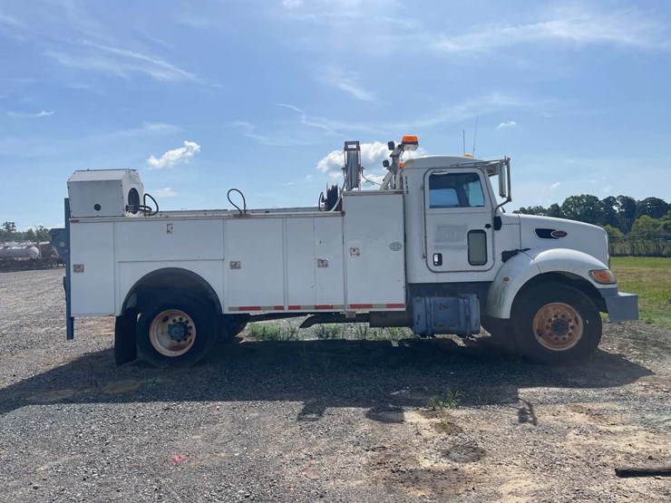 2007-peterbilt-335-image-6