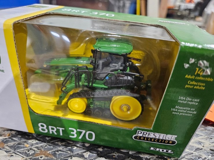 #1002-•-john-deere-8rt-370-1/64-die-cast-toy-tractor-image-2