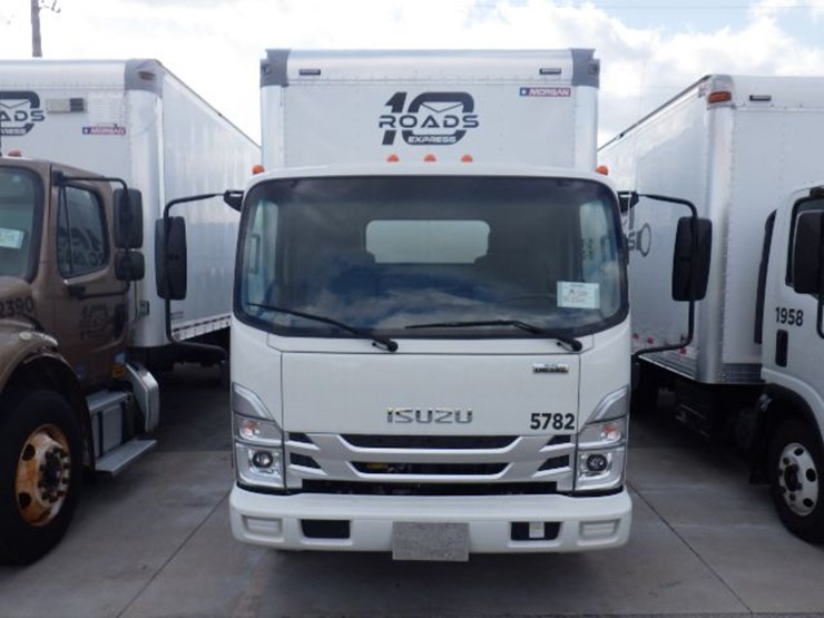 2023-isuzu-npr-hd-image-2