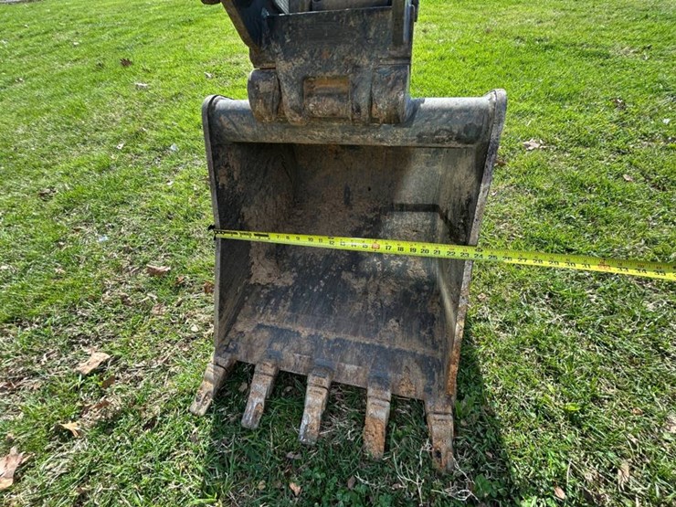 2024-new-holland-e57c-image-31