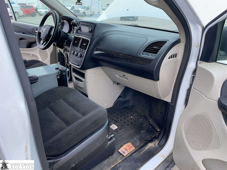 2015-ram-c/v-image-18