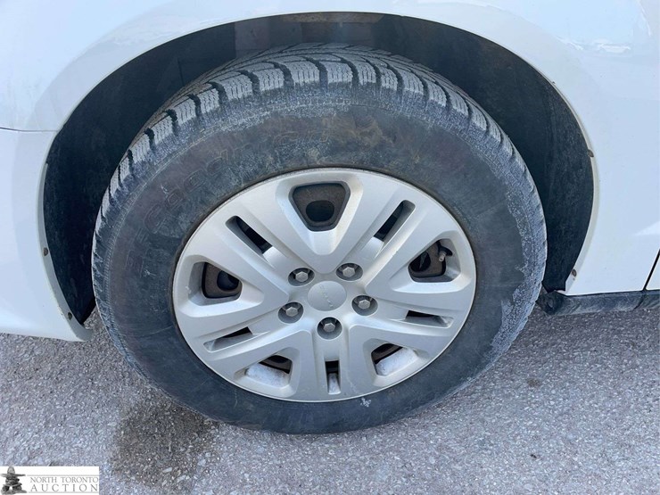 2014-dodge-grand-caravan-sxt-image-21