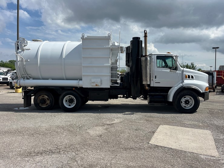 2005-sterling-lt9500-image-4