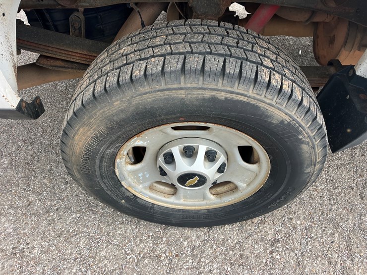 2016-chevrolet-silverado-2500hd-image-12