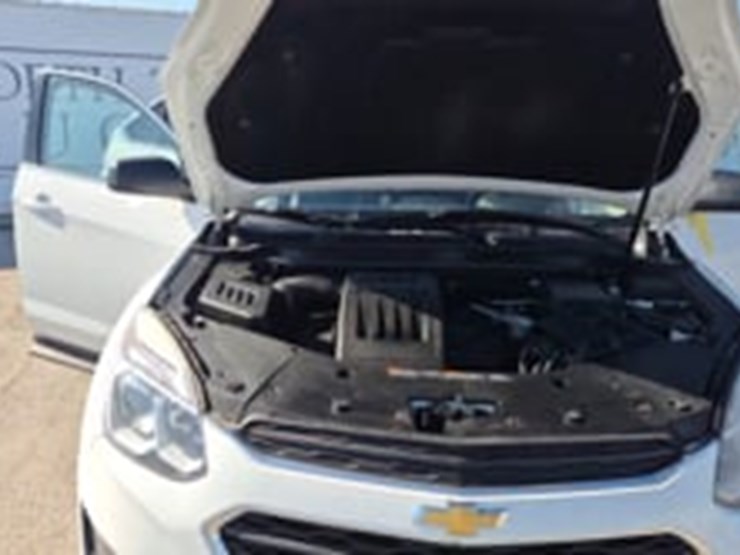 2016-chevrolet-equinox-ls-image-9