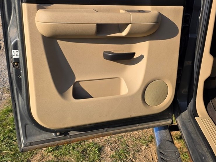 2011-chevrolet-2500-image-47