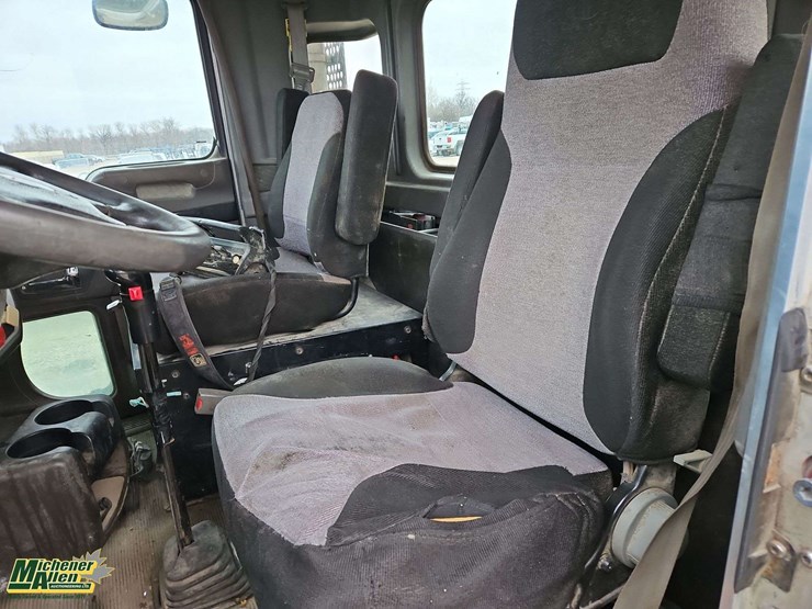 2013-kenworth-t800-image-25