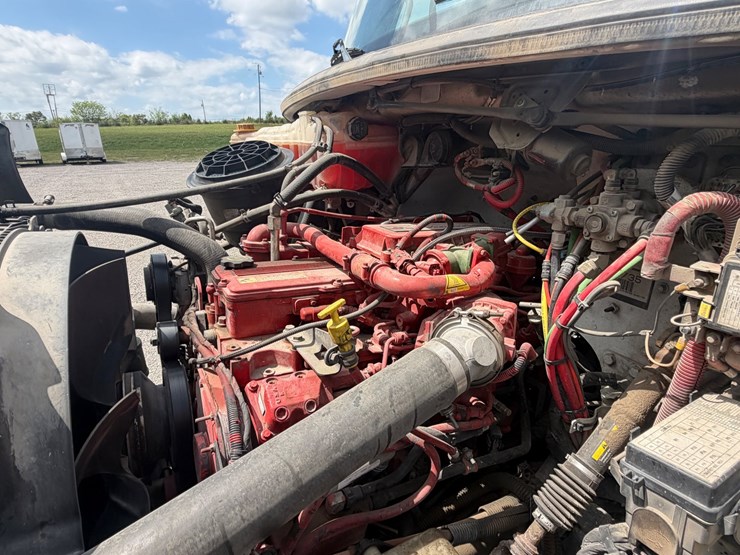 2020-freightliner-m2-106-image-38